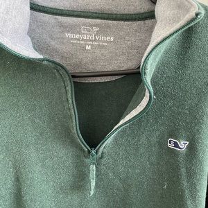 Men’s green vineyard vines pullover